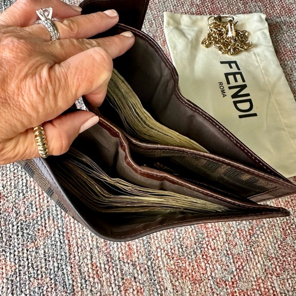 Fendi Wallets with 1 dust bag 💎Authentic - Picture 13 of 17